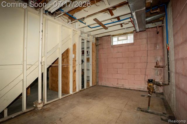 18641 Sumner, Redford, MI 48240