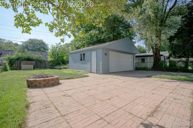 18641 Sumner, Redford, MI 48240