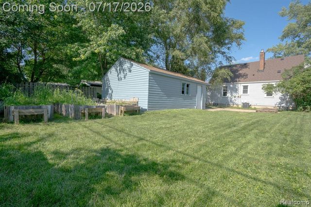 18641 Sumner, Redford, MI 48240