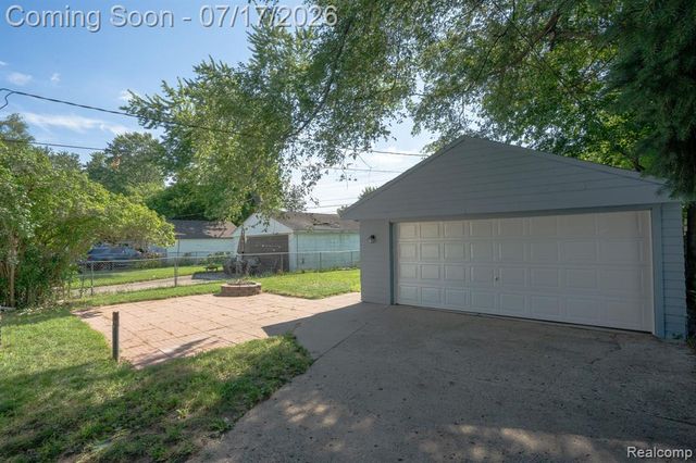 18641 Sumner, Redford, MI 48240