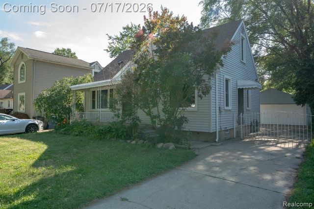 18641 Sumner, Redford, MI 48240