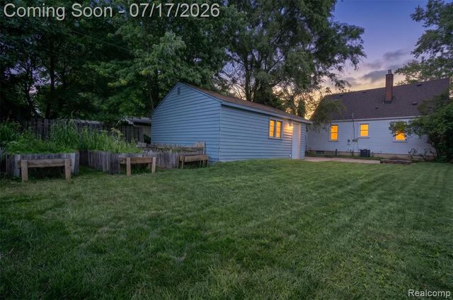 18641 Sumner, Redford, MI 48240