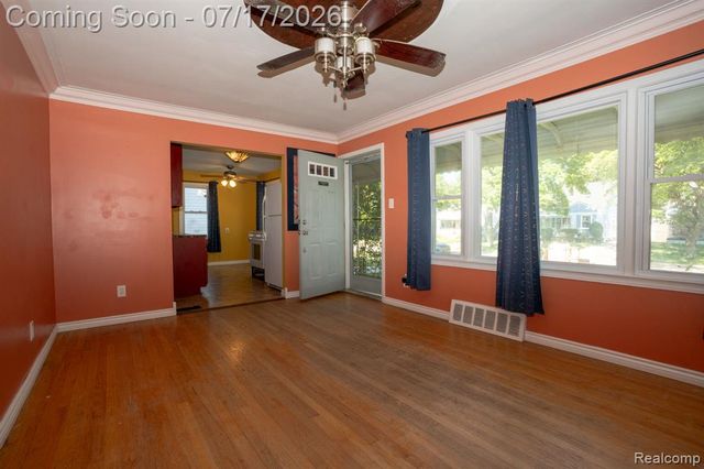 18641 Sumner, Redford, MI 48240