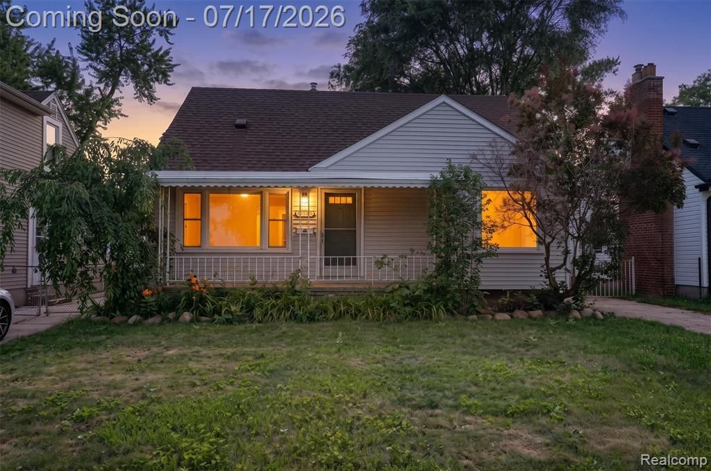 18641 Sumner, Redford, MI 48240