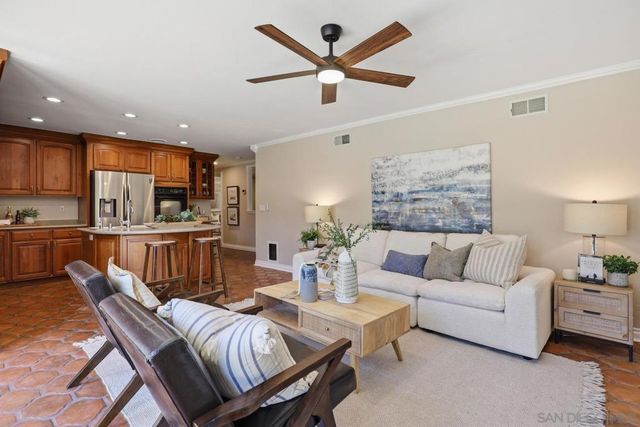 10325 Avenida Magnifica, San Diego, CA 92131