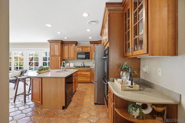 10325 Avenida Magnifica, San Diego, CA 92131