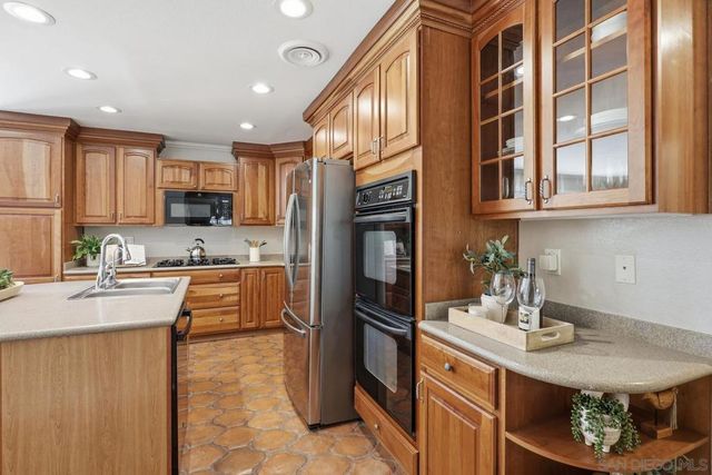 10325 Avenida Magnifica, San Diego, CA 92131