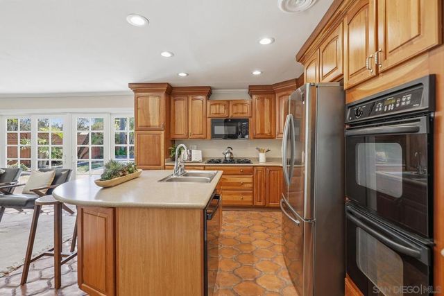 10325 Avenida Magnifica, San Diego, CA 92131