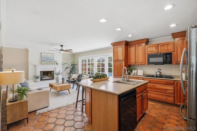 10325 Avenida Magnifica, San Diego, CA 92131