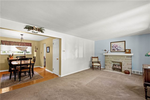 448 Saratoga Dr, Pleasant Hills, PA 15236
