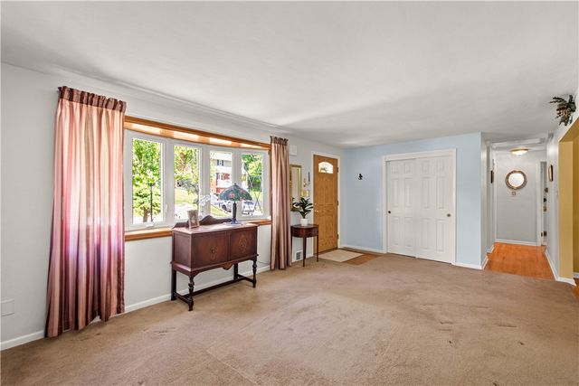 448 Saratoga Dr, Pleasant Hills, PA 15236