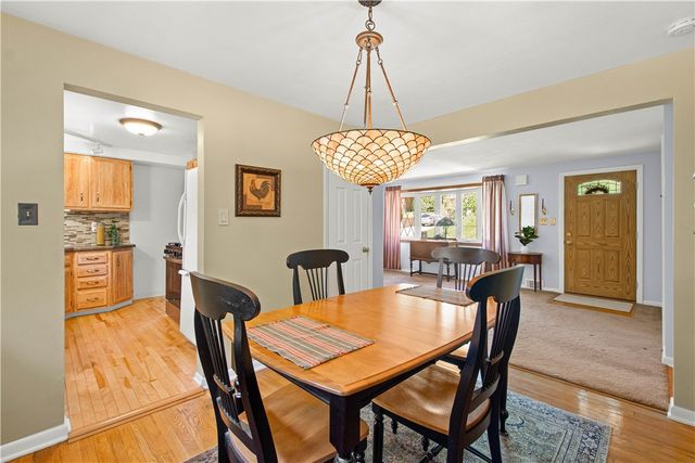 448 Saratoga Dr, Pleasant Hills, PA 15236