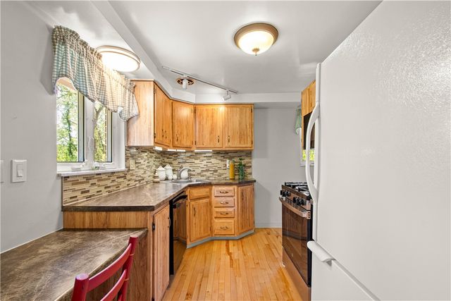 448 Saratoga Dr, Pleasant Hills, PA 15236