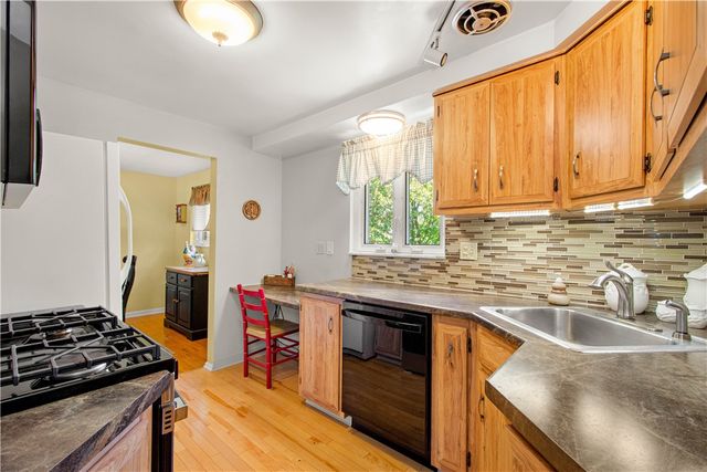 448 Saratoga Dr, Pleasant Hills, PA 15236