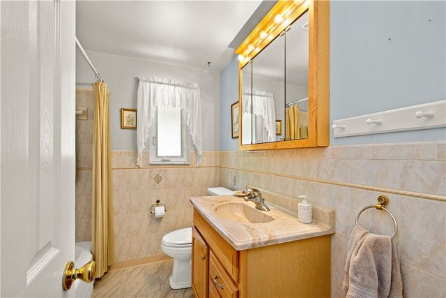 448 Saratoga Dr, Pleasant Hills, PA 15236