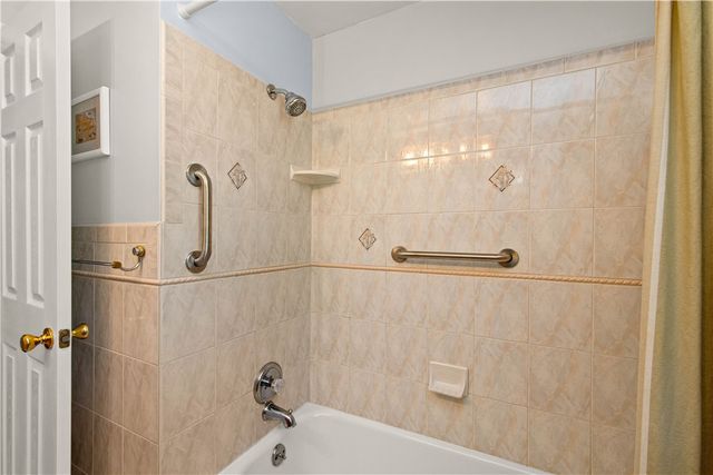 448 Saratoga Dr, Pleasant Hills, PA 15236