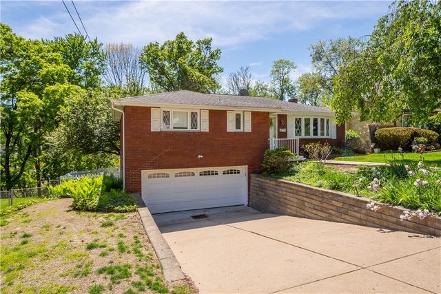448 Saratoga Dr, Pleasant Hills, PA 15236