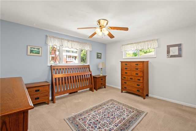 448 Saratoga Dr, Pleasant Hills, PA 15236