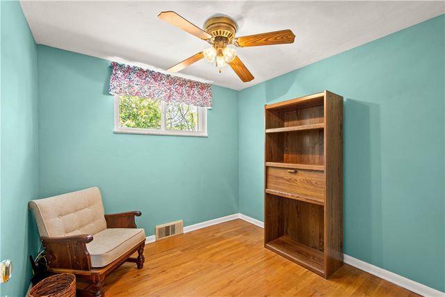 448 Saratoga Dr, Pleasant Hills, PA 15236