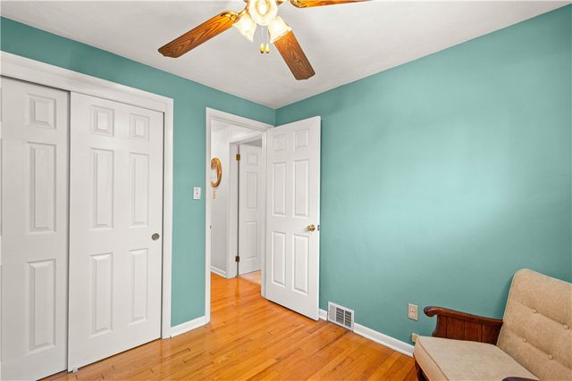 448 Saratoga Dr, Pleasant Hills, PA 15236