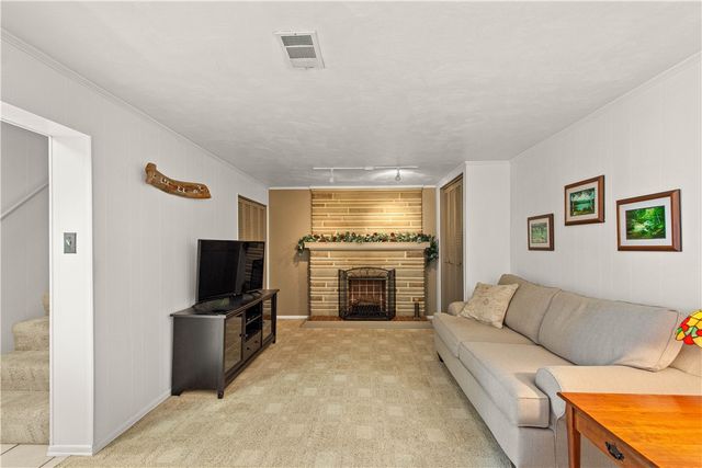 448 Saratoga Dr, Pleasant Hills, PA 15236