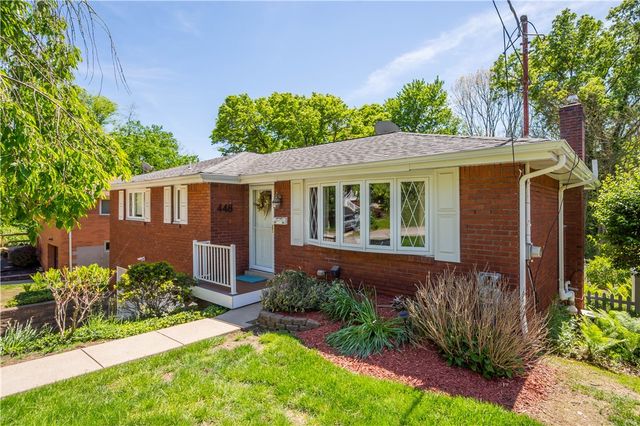 448 Saratoga Dr, Pleasant Hills, PA 15236