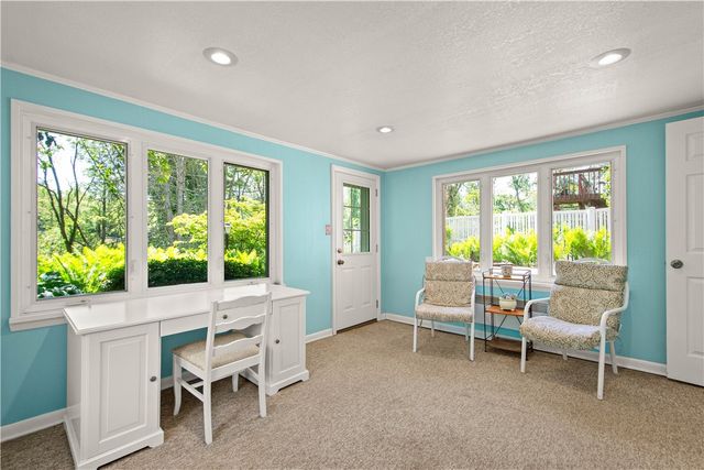 448 Saratoga Dr, Pleasant Hills, PA 15236