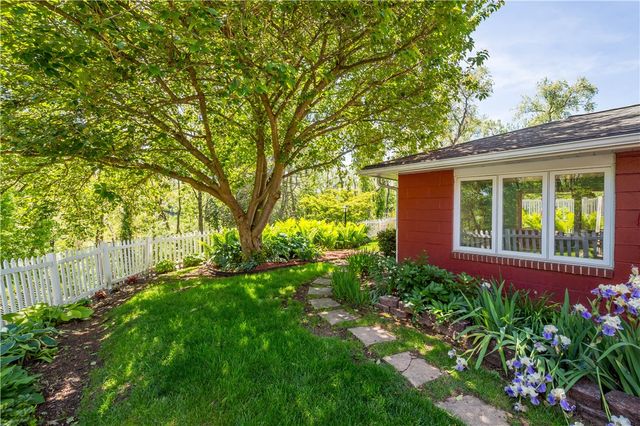 448 Saratoga Dr, Pleasant Hills, PA 15236