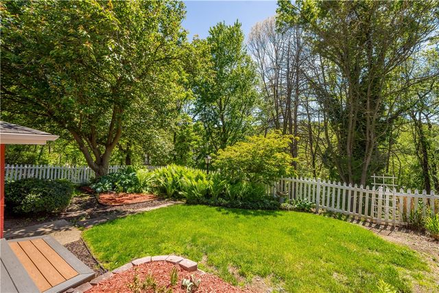 448 Saratoga Dr, Pleasant Hills, PA 15236