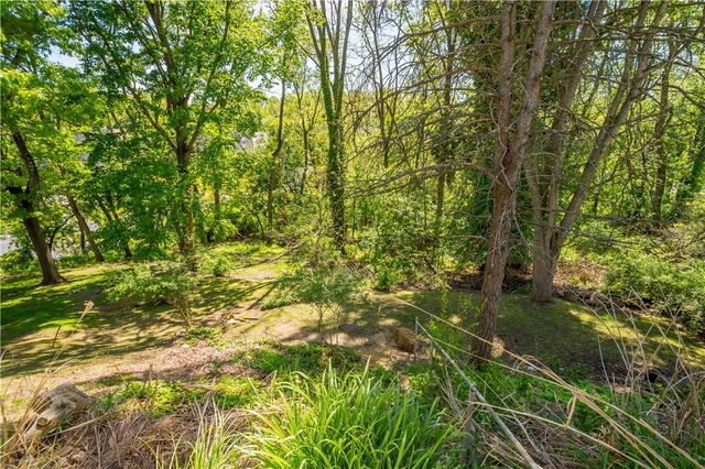 448 Saratoga Dr, Pleasant Hills, PA 15236
