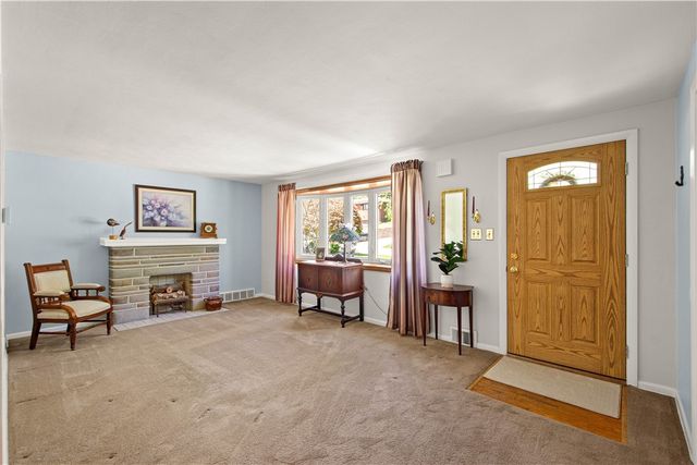 448 Saratoga Dr, Pleasant Hills, PA 15236