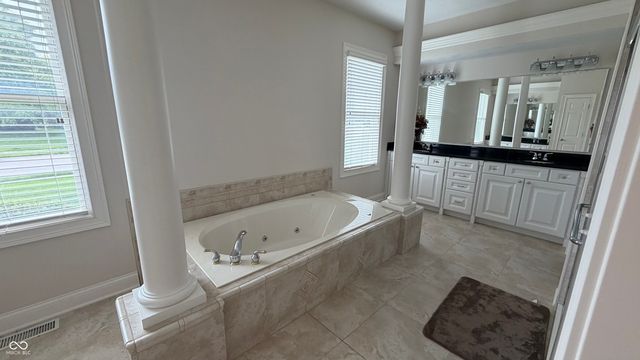 3268 W Hawthorne Drive W, Carmel, IN 46033