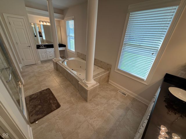 3268 W Hawthorne Drive W, Carmel, IN 46033