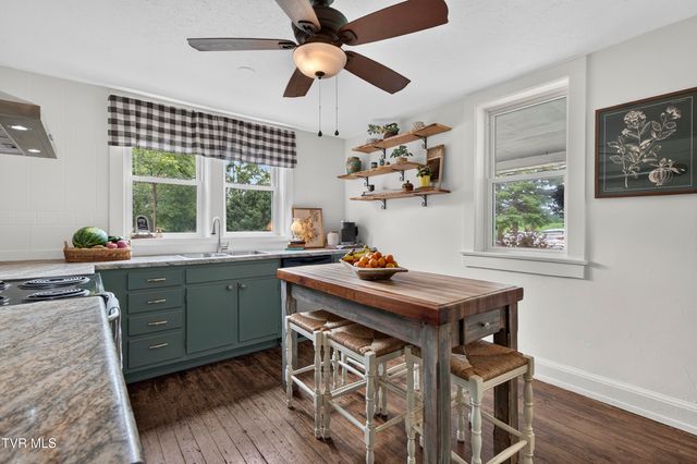 30404 Lee Highway, Glade Spring, VA 24340