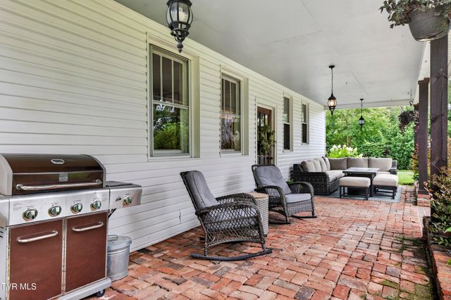 30404 Lee Highway, Glade Spring, VA 24340