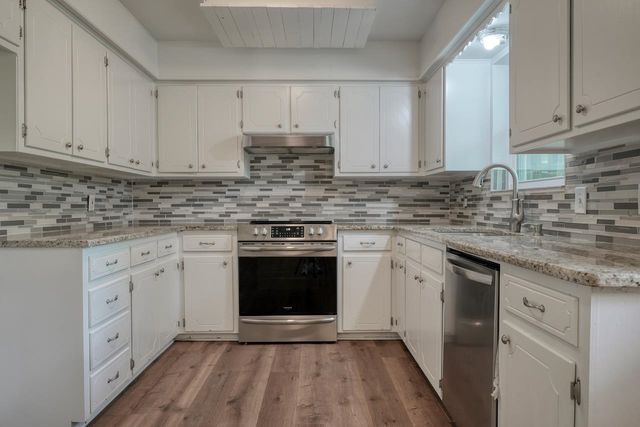 210 Canyon Dr, Hideaway, TX 75771