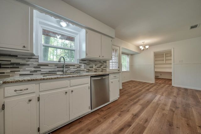 210 Canyon Dr, Hideaway, TX 75771