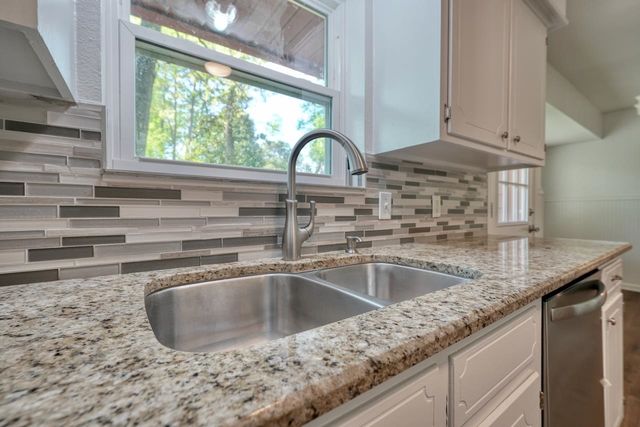 210 Canyon Dr, Hideaway, TX 75771