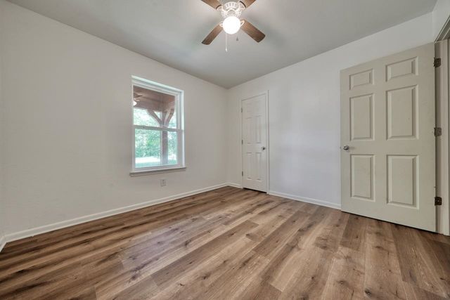 210 Canyon Dr, Hideaway, TX 75771