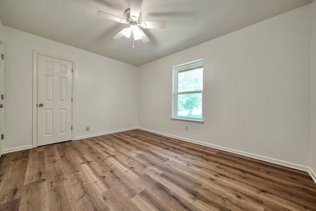 210 Canyon Dr, Hideaway, TX 75771