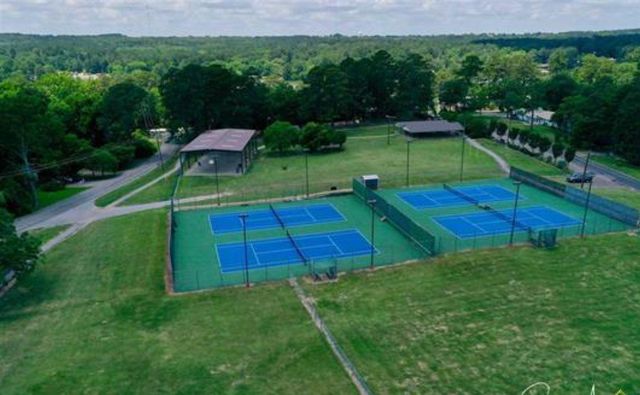 210 Canyon Dr, Hideaway, TX 75771