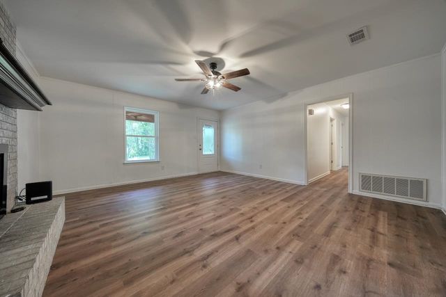 210 Canyon Dr, Hideaway, TX 75771