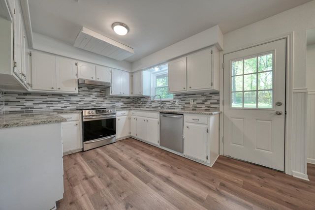 210 Canyon Dr, Hideaway, TX 75771