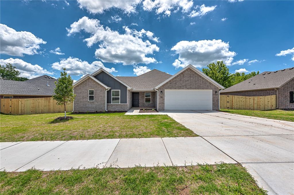 55 W Watson Lane, Farmington, AR 72730