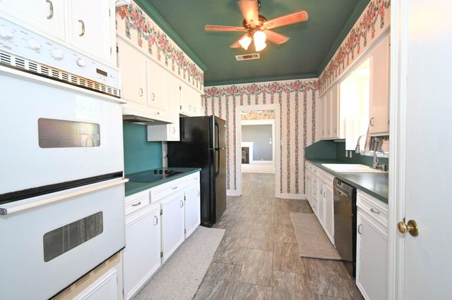 2801 Avenue I, Bay City, TX 77414