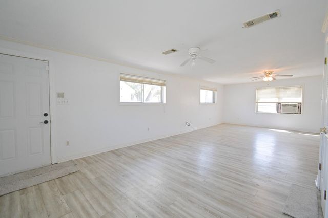 2801 Avenue I, Bay City, TX 77414