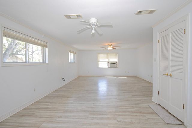 2801 Avenue I, Bay City, TX 77414