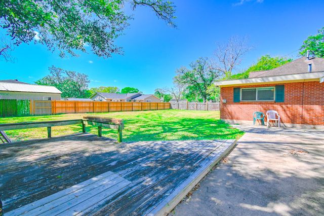 2801 Avenue I, Bay City, TX 77414