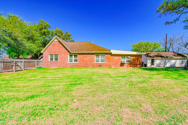 2801 Avenue I, Bay City, TX 77414