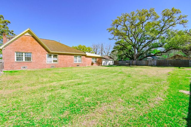 2801 Avenue I, Bay City, TX 77414